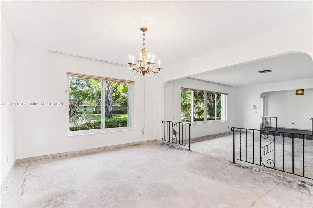 Recently Sold: $649,900 (4 beds, 3 baths, 2727 Square Feet)