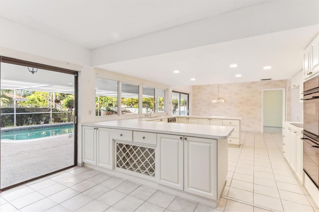 Recently Sold: $649,900 (4 beds, 3 baths, 2727 Square Feet)