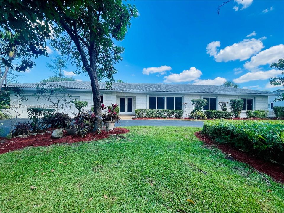 Recently Sold: $649,900 (4 beds, 3 baths, 2727 Square Feet)