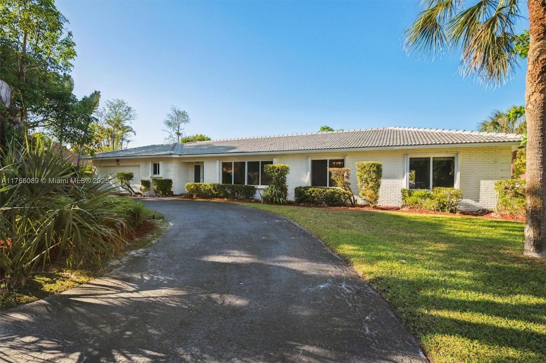 Recently Sold: $649,900 (4 beds, 3 baths, 2727 Square Feet)