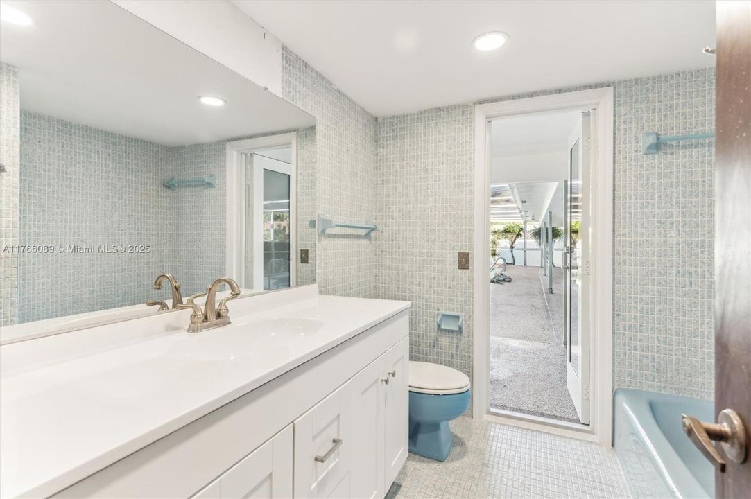 Recently Sold: $649,900 (4 beds, 3 baths, 2727 Square Feet)