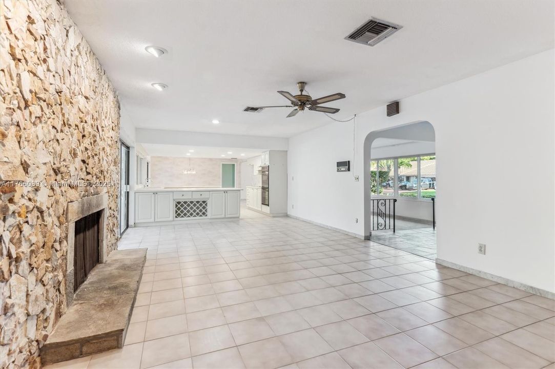 Recently Sold: $649,900 (4 beds, 3 baths, 2727 Square Feet)