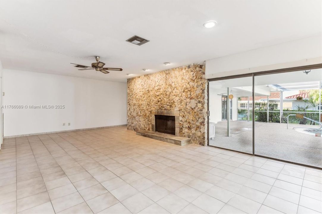 Recently Sold: $649,900 (4 beds, 3 baths, 2727 Square Feet)