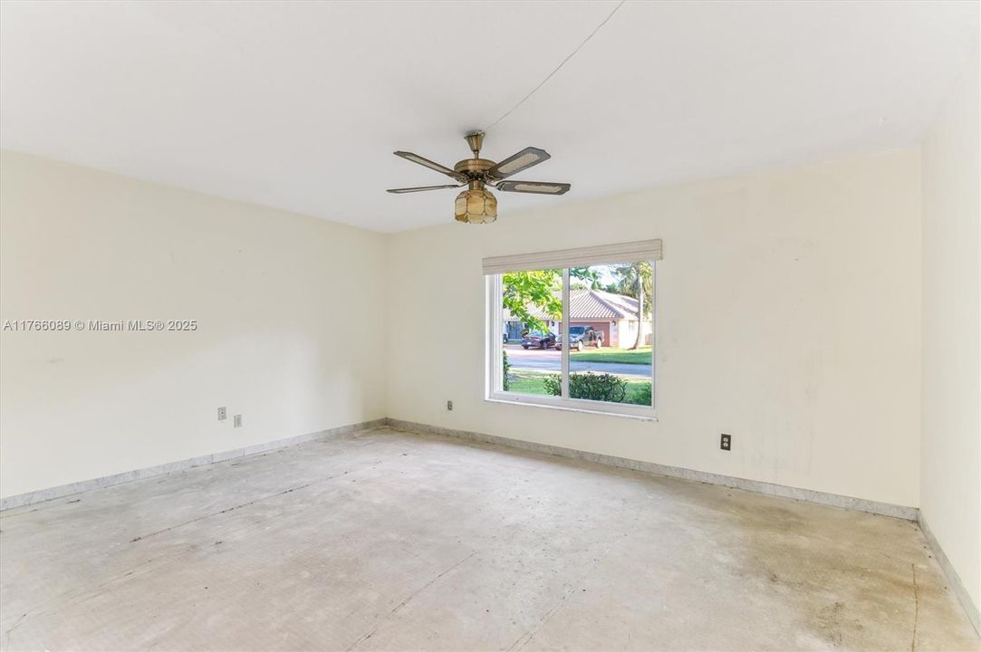 Recently Sold: $649,900 (4 beds, 3 baths, 2727 Square Feet)