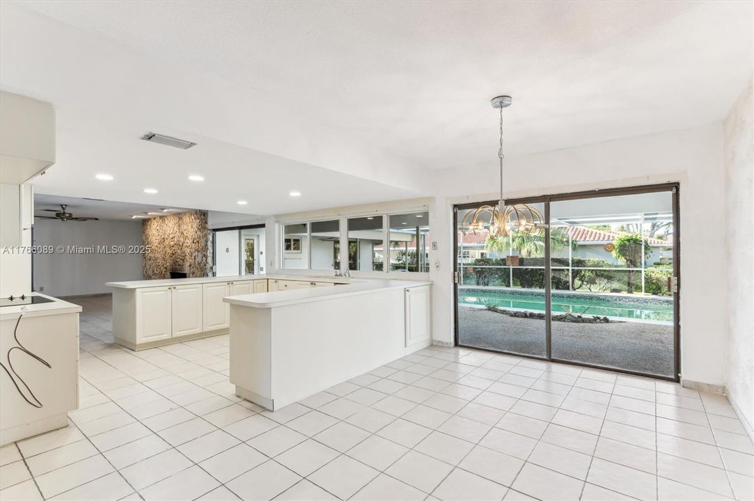 Recently Sold: $649,900 (4 beds, 3 baths, 2727 Square Feet)