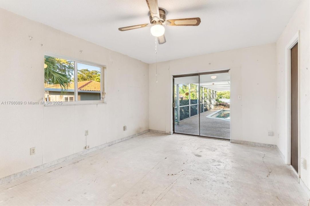 Recently Sold: $649,900 (4 beds, 3 baths, 2727 Square Feet)