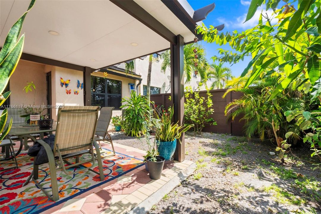 待售: $630,000 (3 贝兹, 2 浴室, 1588 平方英尺)