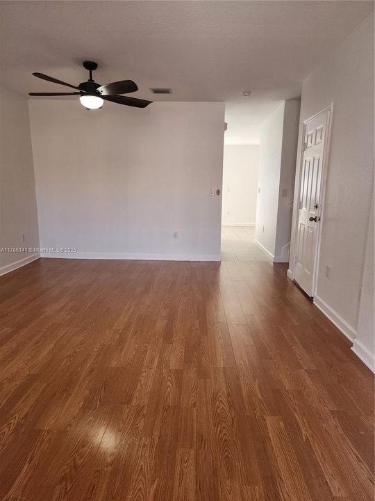 最近租的: $2,500 (3 贝兹, 3 浴室, 1590 平方英尺)