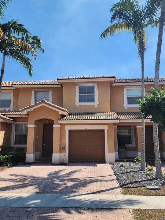 最近租的: $2,500 (3 贝兹, 3 浴室, 1590 平方英尺)