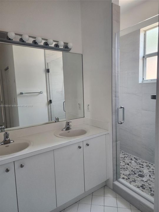 最近租的: $2,500 (3 贝兹, 3 浴室, 1590 平方英尺)