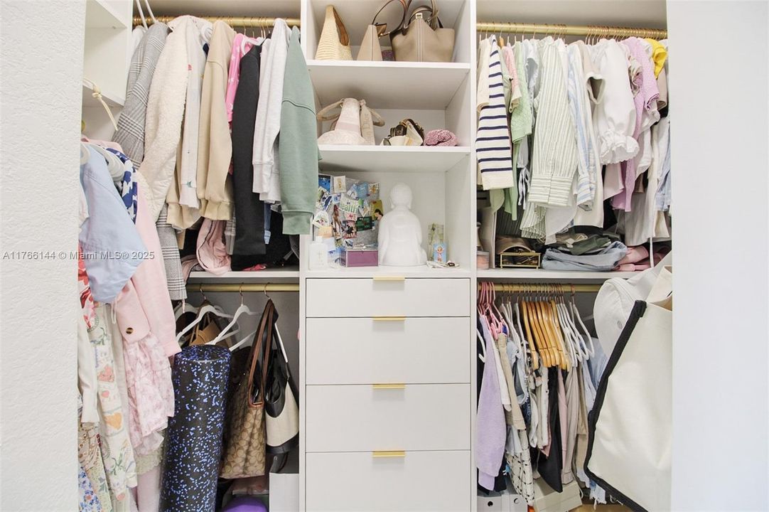 最近售出: $1,065,000 (4 贝兹, 3 浴室, 2722 平方英尺)