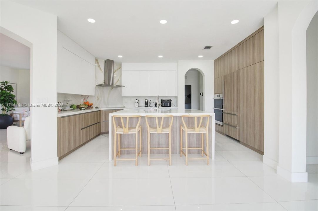 最近售出: $1,065,000 (4 贝兹, 3 浴室, 2722 平方英尺)