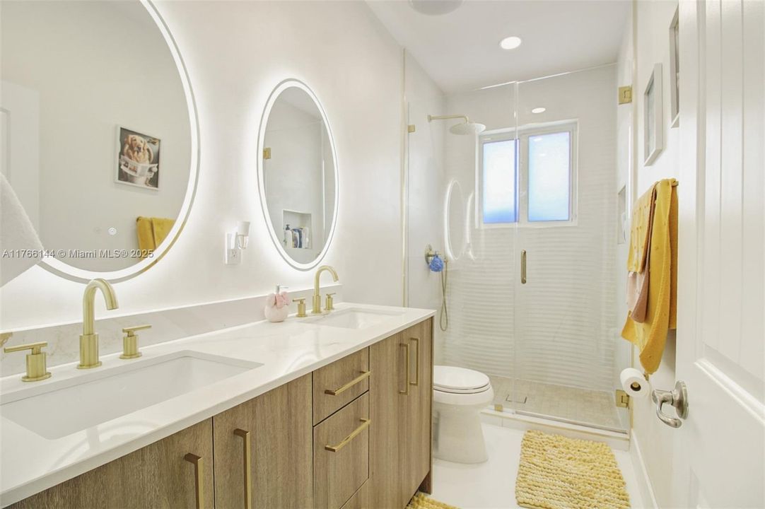 最近售出: $1,065,000 (4 贝兹, 3 浴室, 2722 平方英尺)