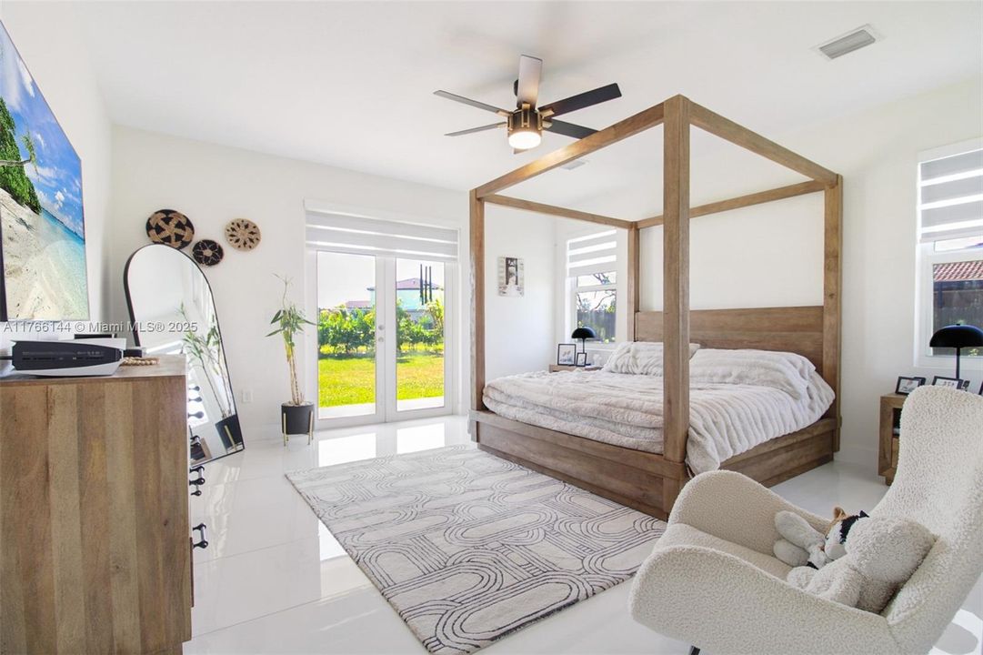 最近售出: $1,065,000 (4 贝兹, 3 浴室, 2722 平方英尺)