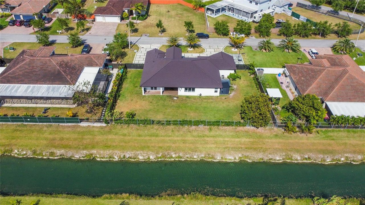 最近售出: $1,065,000 (4 贝兹, 3 浴室, 2722 平方英尺)