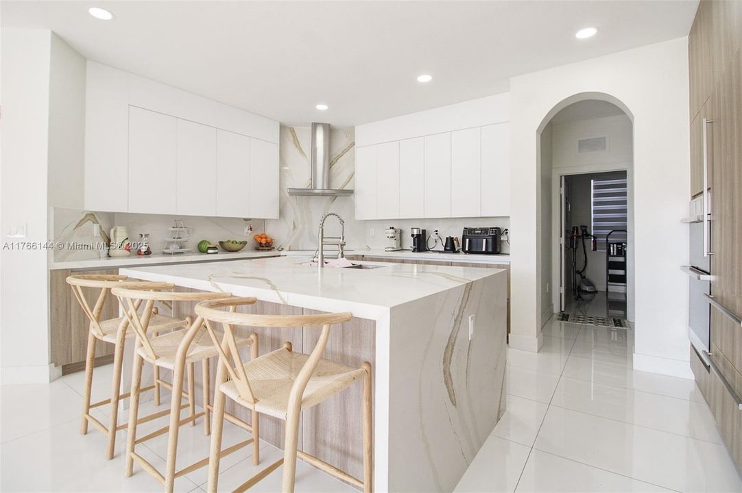 最近售出: $1,065,000 (4 贝兹, 3 浴室, 2722 平方英尺)