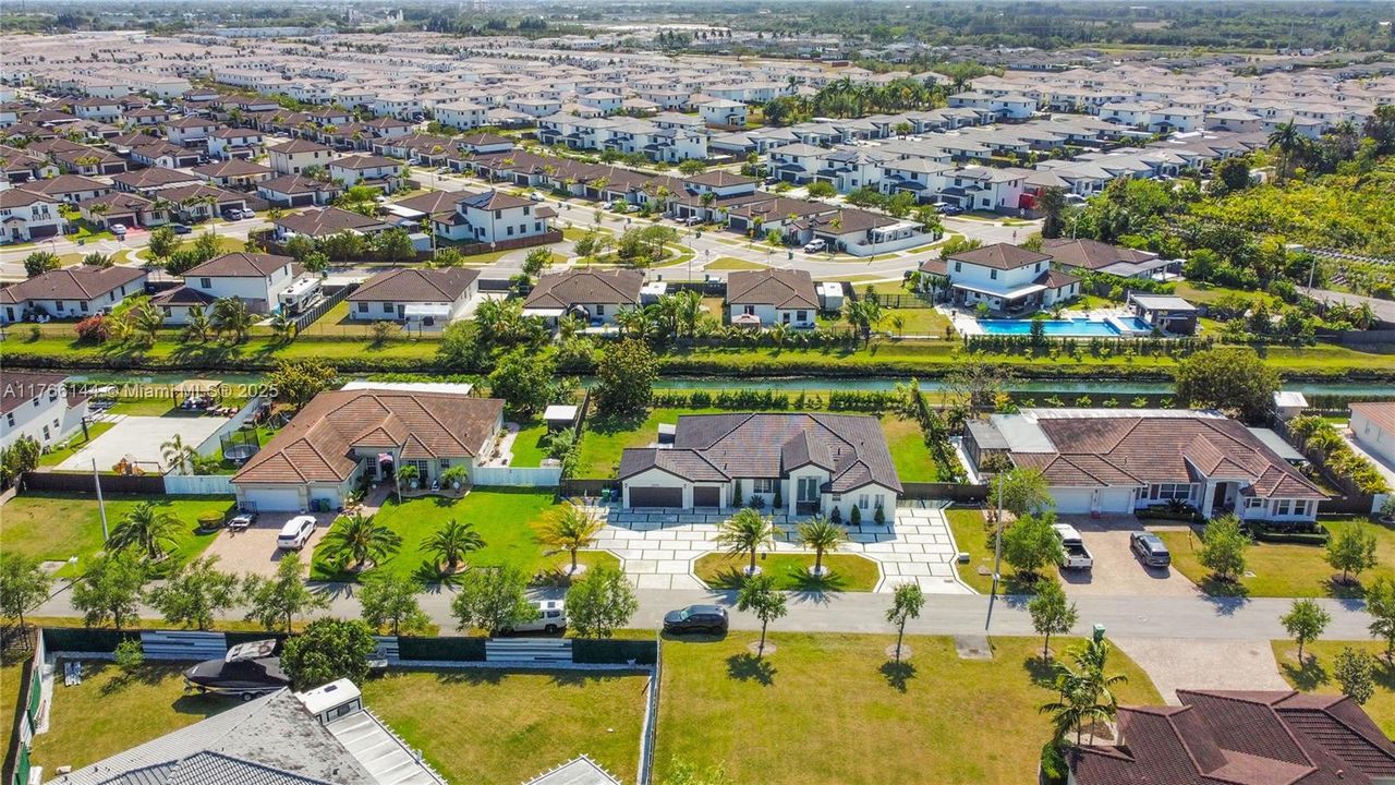 最近售出: $1,065,000 (4 贝兹, 3 浴室, 2722 平方英尺)