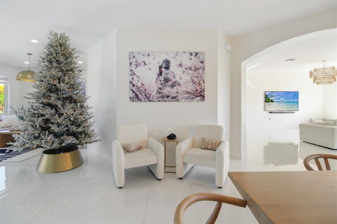 最近售出: $1,065,000 (4 贝兹, 3 浴室, 2722 平方英尺)