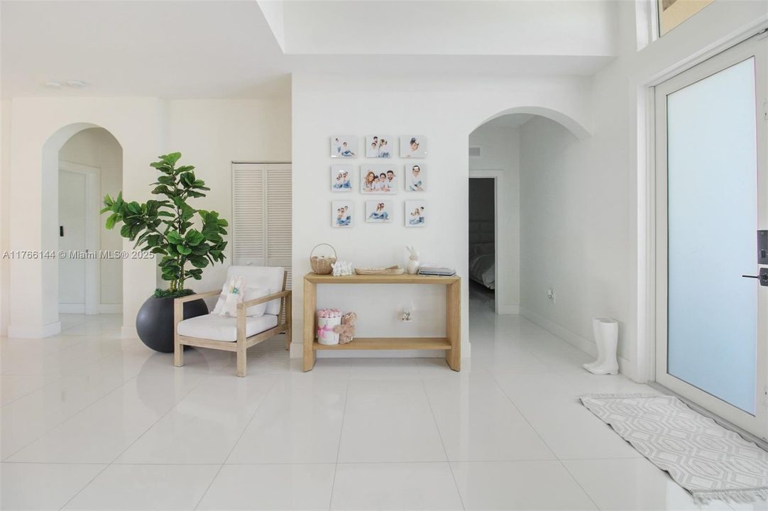 最近售出: $1,065,000 (4 贝兹, 3 浴室, 2722 平方英尺)