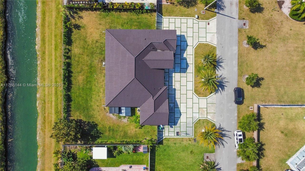 最近售出: $1,065,000 (4 贝兹, 3 浴室, 2722 平方英尺)