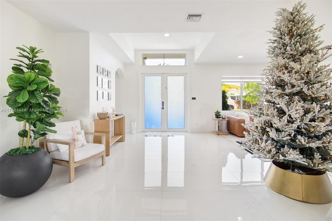 最近售出: $1,065,000 (4 贝兹, 3 浴室, 2722 平方英尺)