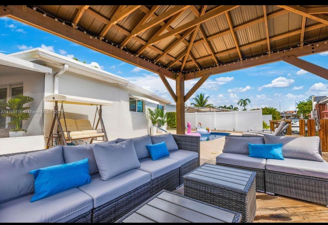 Recientemente alquilado: $5,550 (3 camas, 2 baños, 2458 Pies cuadrados)