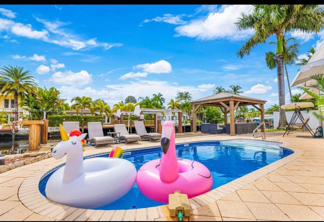 Recientemente alquilado: $5,550 (3 camas, 2 baños, 2458 Pies cuadrados)