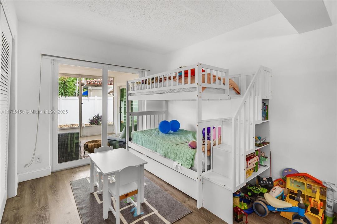 Recientemente alquilado: $5,550 (3 camas, 2 baños, 2458 Pies cuadrados)