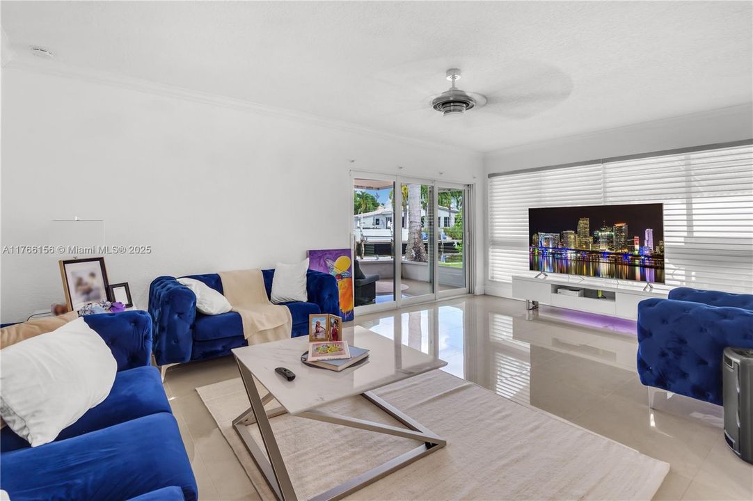 Recientemente alquilado: $5,550 (3 camas, 2 baños, 2458 Pies cuadrados)