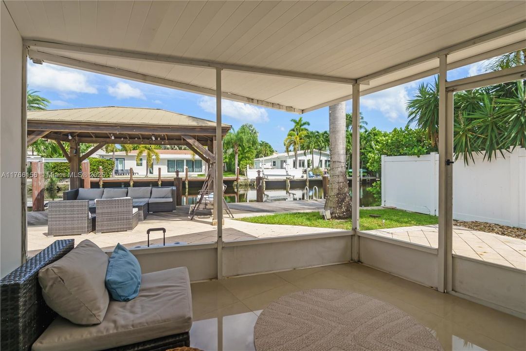 Recientemente alquilado: $5,550 (3 camas, 2 baños, 2458 Pies cuadrados)