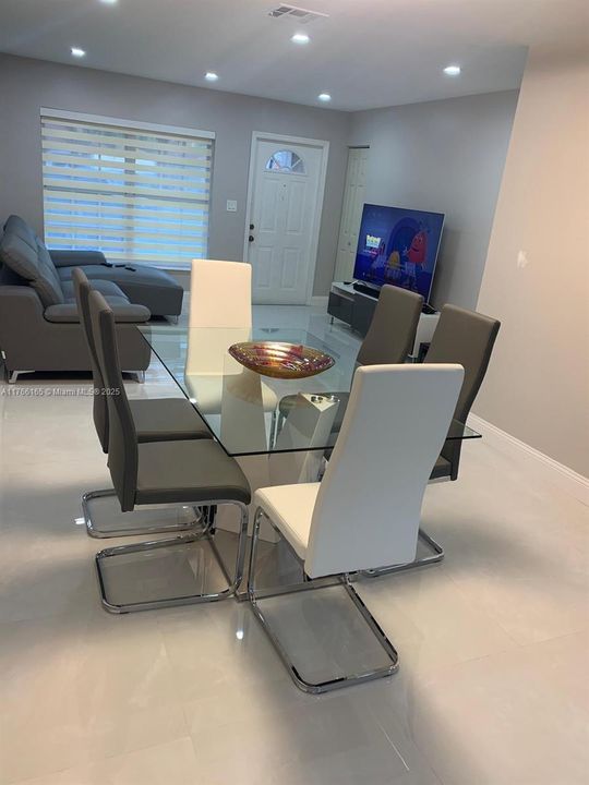 For Sale: $590,000 (3 beds, 2 baths, 958 Square Feet)