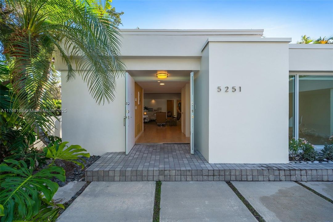 For Sale: $3,377,000 (3 beds, 3 baths, 2123 Square Feet)