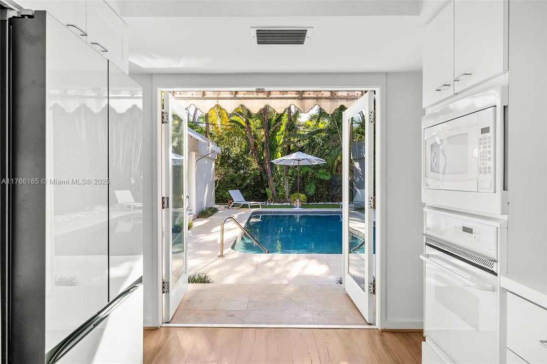 For Sale: $3,377,000 (3 beds, 3 baths, 2123 Square Feet)