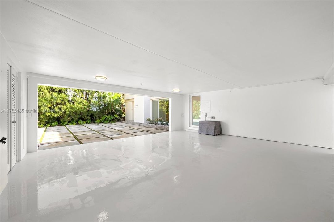 For Sale: $3,377,000 (3 beds, 3 baths, 2123 Square Feet)