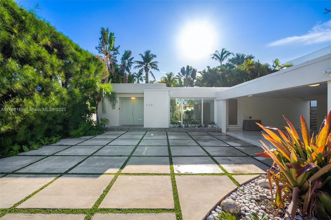 For Sale: $3,377,000 (3 beds, 3 baths, 2123 Square Feet)