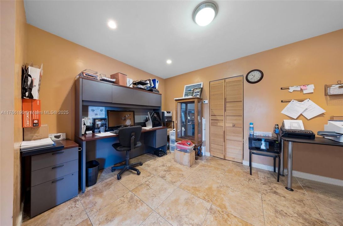 На продажу: $2,400,000 (0 спален, 0 ванн, 0 Квадратных фут)