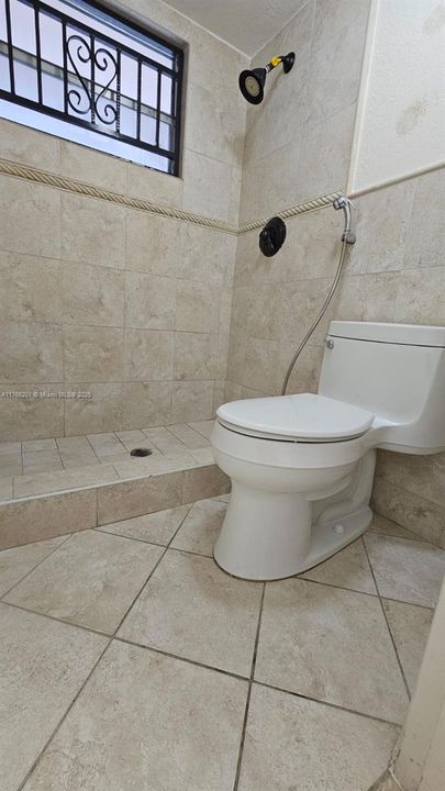 For Sale: $250,000 (2 beds, 2 baths, 1003 Square Feet)