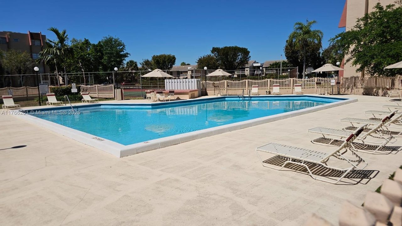 For Sale: $250,000 (2 beds, 2 baths, 1003 Square Feet)