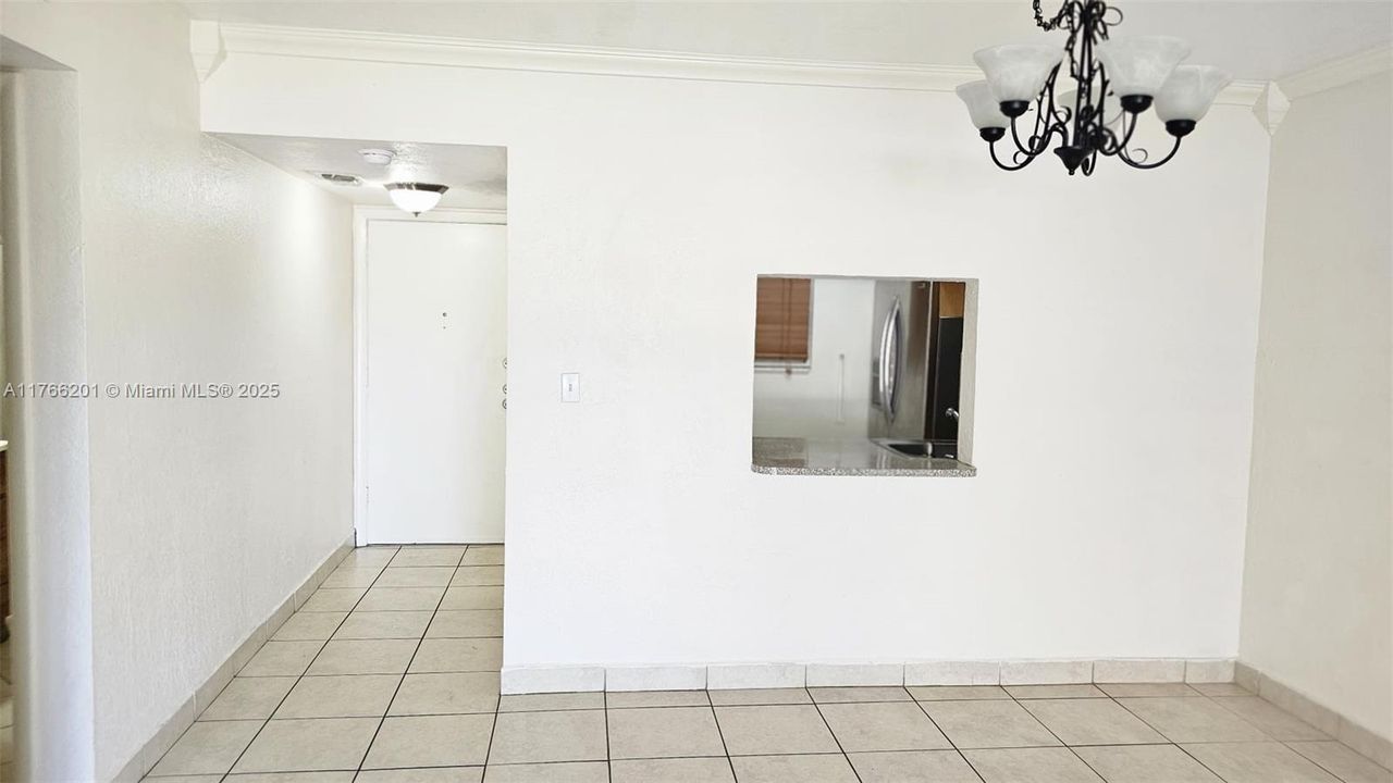 For Sale: $250,000 (2 beds, 2 baths, 1003 Square Feet)