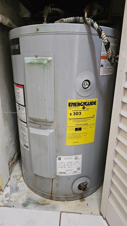 For Sale: $250,000 (2 beds, 2 baths, 1003 Square Feet)