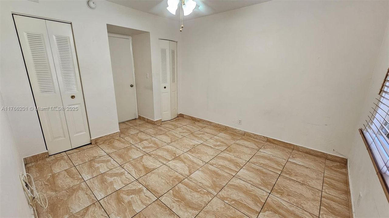 For Sale: $250,000 (2 beds, 2 baths, 1003 Square Feet)