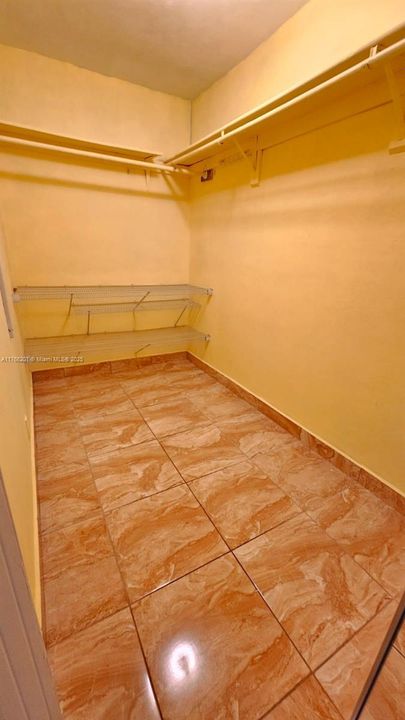 For Sale: $250,000 (2 beds, 2 baths, 1003 Square Feet)