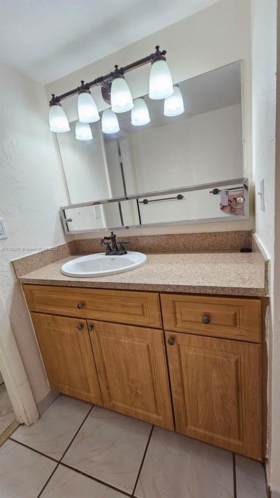 For Sale: $250,000 (2 beds, 2 baths, 1003 Square Feet)