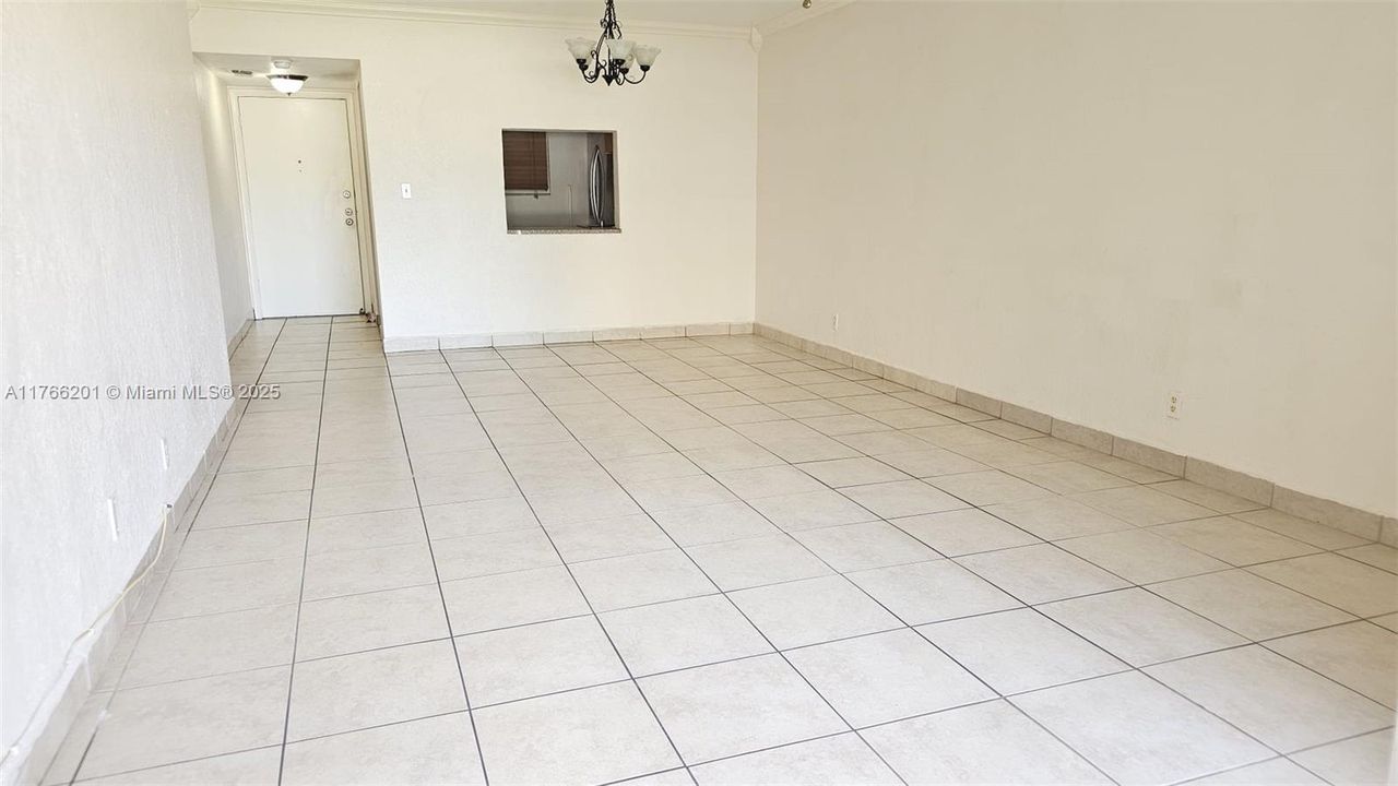 For Sale: $250,000 (2 beds, 2 baths, 1003 Square Feet)