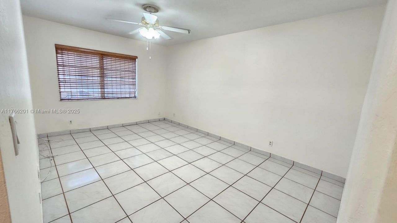 For Sale: $250,000 (2 beds, 2 baths, 1003 Square Feet)