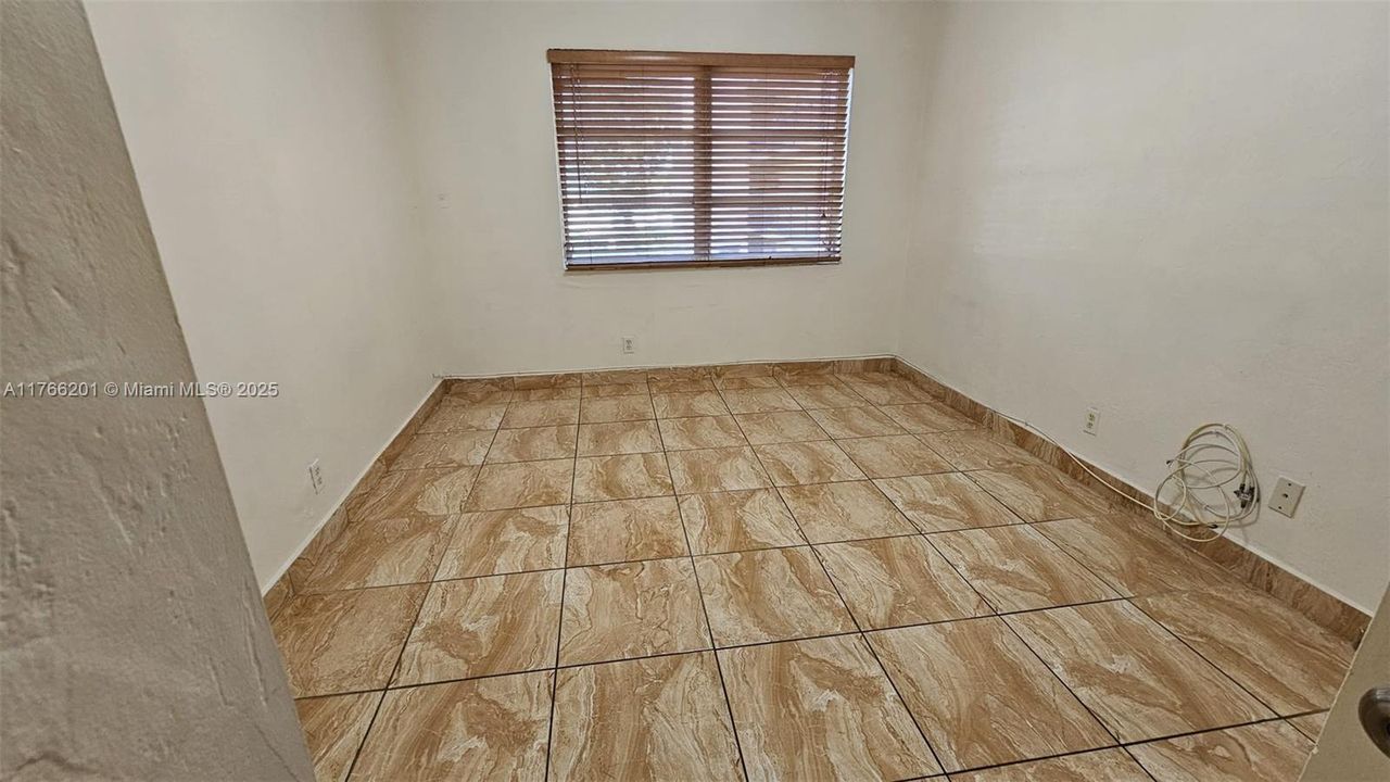 For Sale: $250,000 (2 beds, 2 baths, 1003 Square Feet)