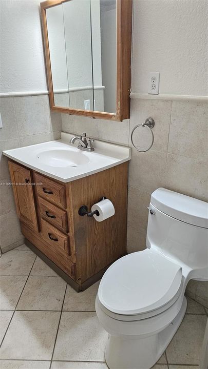 For Sale: $250,000 (2 beds, 2 baths, 1003 Square Feet)