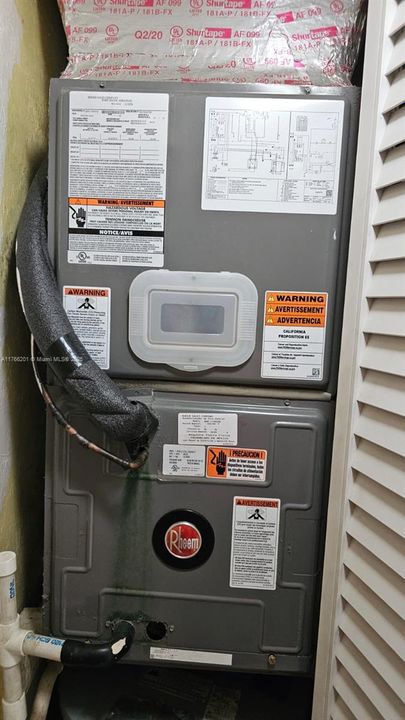 For Sale: $250,000 (2 beds, 2 baths, 1003 Square Feet)