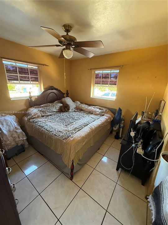 Active With Contract: $393,500 (3 beds, 2 baths, 1322 Square Feet)