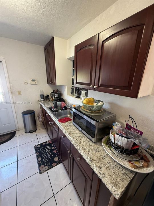 Active With Contract: $393,500 (3 beds, 2 baths, 1322 Square Feet)